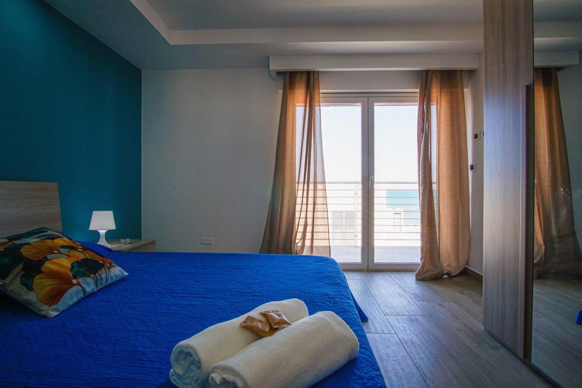Laguna Blu - Panoramic View, Very Close To The Appartement *